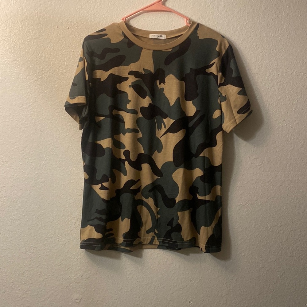 Casual comfortable camouflage t-shirt.